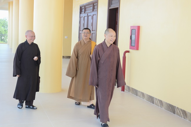 Delegation of the Vietnam Buddhist Sangha visit Hoang Phap Pagoda
