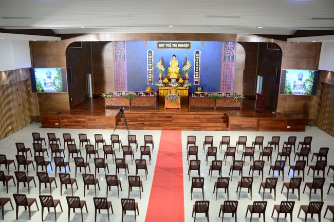 Delegation of the Vietnam Buddhist Sangha visit Hoang Phap Pagoda