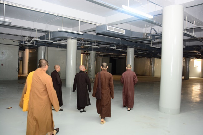 Delegation of the Vietnam Buddhist Sangha visit Hoang Phap Pagoda