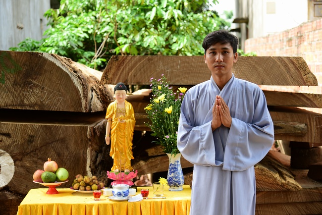 The beginning rite to sculpt the Buddha statue offering to Đang Phap Pagoda
