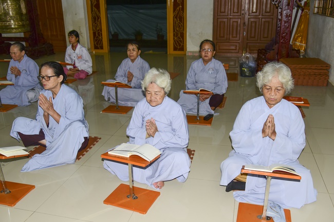 The beginning rite to sculpt the Buddha statue offering to Đang Phap Pagoda