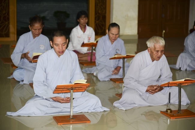 The beginning rite to sculpt the Buddha statue offering to Đang Phap Pagoda