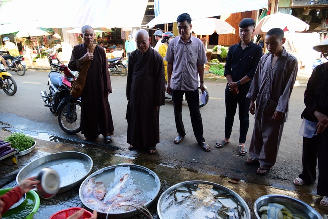 The beginning rite to sculpt the Buddha statue offering to Đang Phap Pagoda