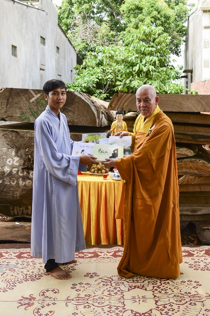 The beginning rite to sculpt the Buddha statue offering to Đang Phap Pagoda