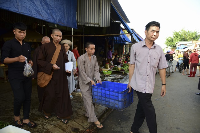The beginning rite to sculpt the Buddha statue offering to Đang Phap Pagoda
