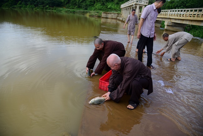 The beginning rite to sculpt the Buddha statue offering to Đang Phap Pagoda