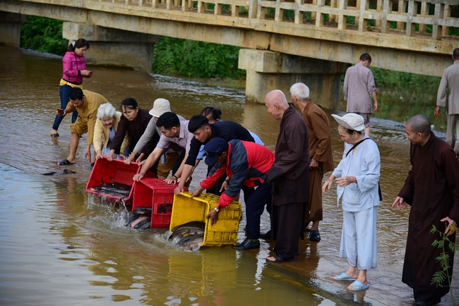 The beginning rite to sculpt the Buddha statue offering to Đang Phap Pagoda