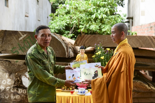 The beginning rite to sculpt the Buddha statue offering to Đang Phap Pagoda