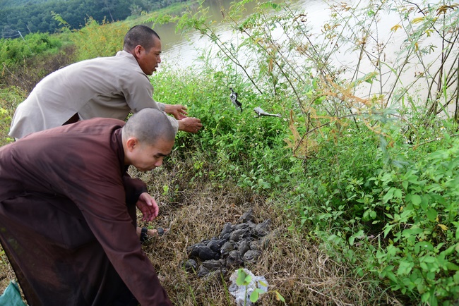 The beginning rite to sculpt the Buddha statue offering to Đang Phap Pagoda