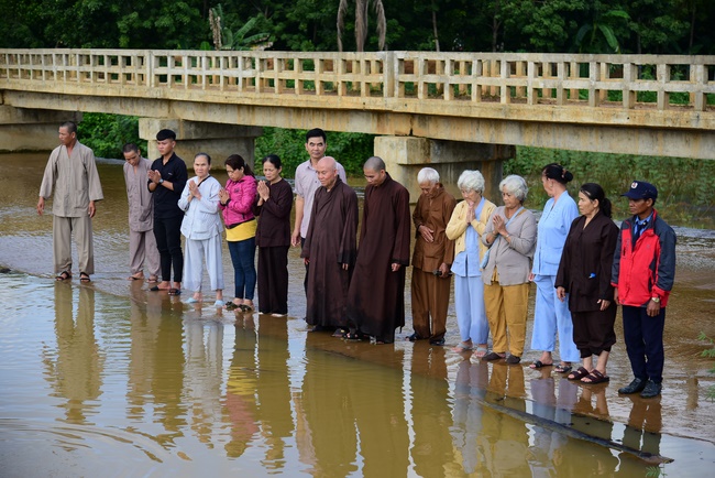 The beginning rite to sculpt the Buddha statue offering to Đang Phap Pagoda
