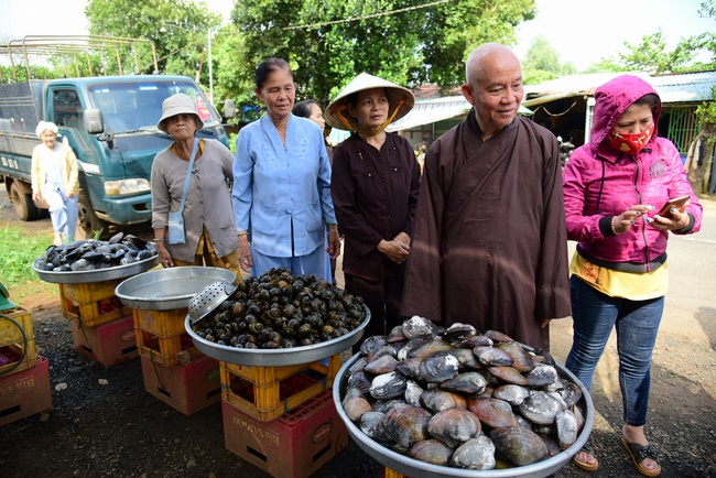The beginning rite to sculpt the Buddha statue offering to Đang Phap Pagoda