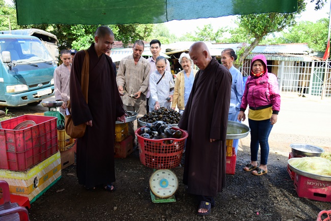 The beginning rite to sculpt the Buddha statue offering to Đang Phap Pagoda