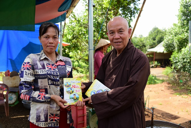 The beginning rite to sculpt the Buddha statue offering to Đang Phap Pagoda