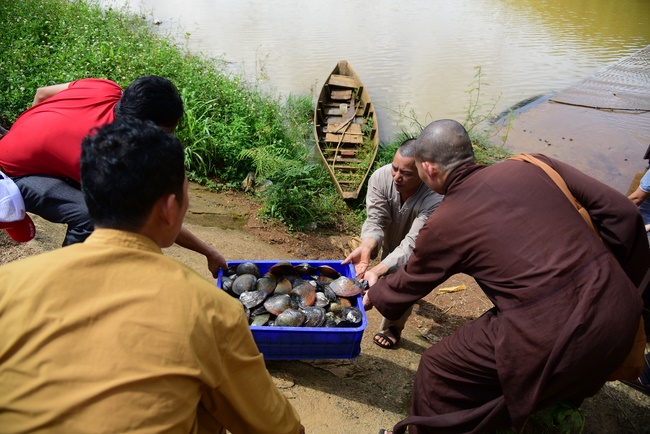 The beginning rite to sculpt the Buddha statue offering to Đang Phap Pagoda