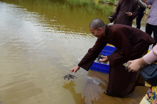 The beginning rite to sculpt the Buddha statue offering to Đang Phap Pagoda