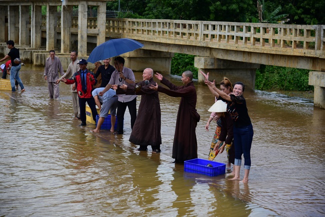 The beginning rite to sculpt the Buddha statue offering to Đang Phap Pagoda