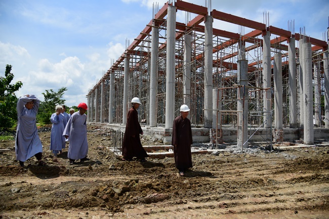 The beginning rite to sculpt the Buddha statue offering to Đang Phap Pagoda