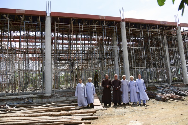 The beginning rite to sculpt the Buddha statue offering to Đang Phap Pagoda