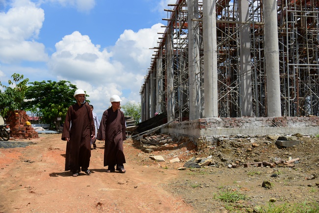 The beginning rite to sculpt the Buddha statue offering to Đang Phap Pagoda