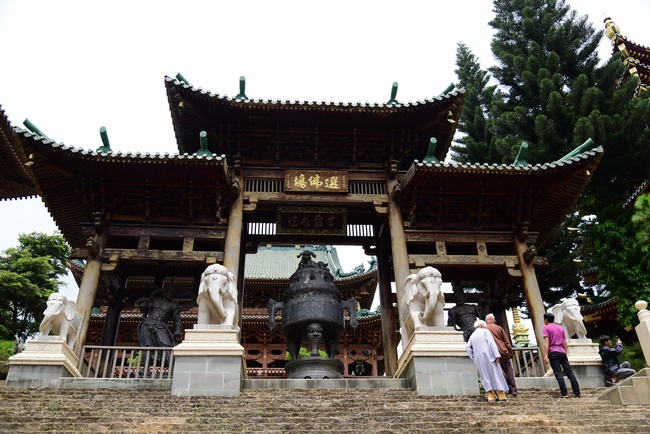 The beginning rite to sculpt the Buddha statue offering to Đang Phap Pagoda