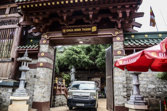 The beginning rite to sculpt the Buddha statue offering to Đang Phap Pagoda