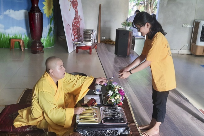 Holding the rite Wishes for the Exam Season for students at Dong Cao Pagoda