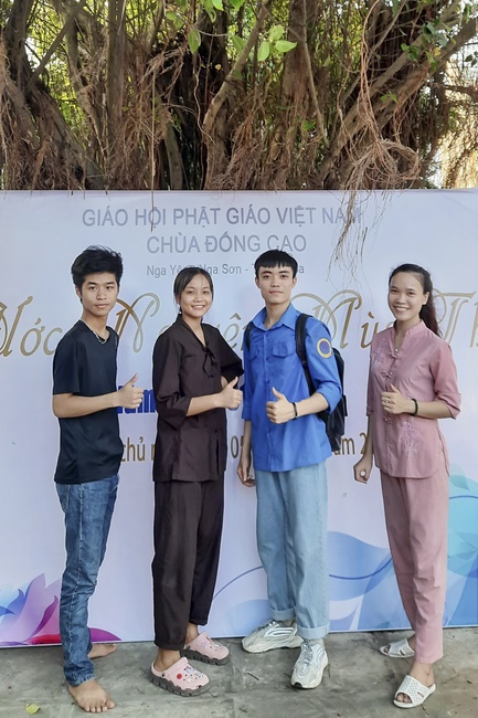 Holding the rite Wishes for the Exam Season for students at Dong Cao Pagoda