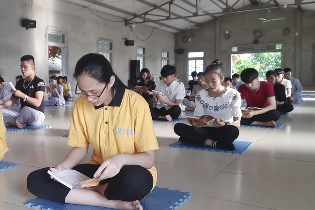 Holding the rite Wishes for the Exam Season for students at Dong Cao Pagoda