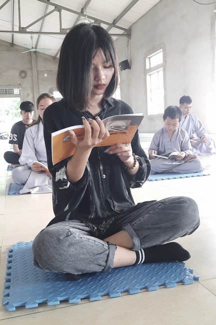 Holding the rite Wishes for the Exam Season for students at Dong Cao Pagoda