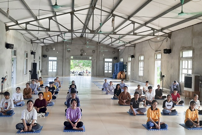 Holding the rite Wishes for the Exam Season for students at Dong Cao Pagoda