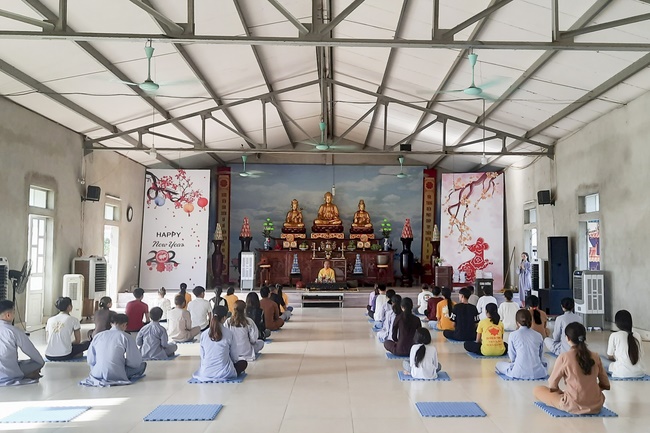 Holding the rite Wishes for the Exam Season for students at Dong Cao Pagoda