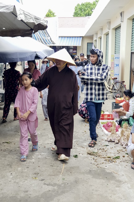 Charity of Dong Cao pagoda