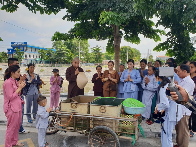Charity of Dong Cao pagoda