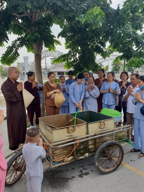 Charity of Dong Cao pagoda