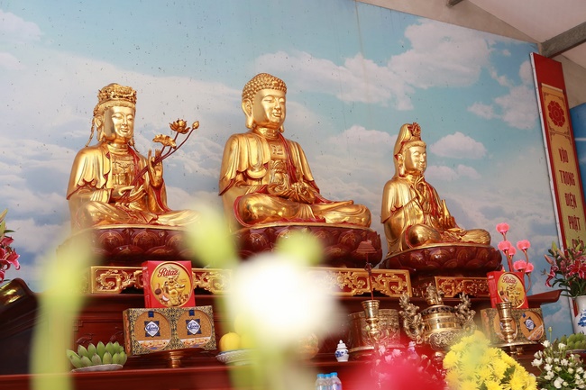 The ceremony of refuge on the Three Jewels at Dong Cao Pagoda - Thanh Hoa