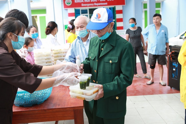 Charity of  Dong Cao pagoda