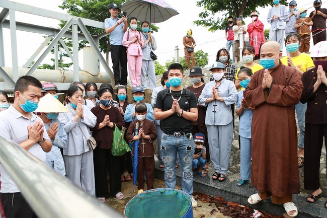 Charity of  Dong Cao pagoda
