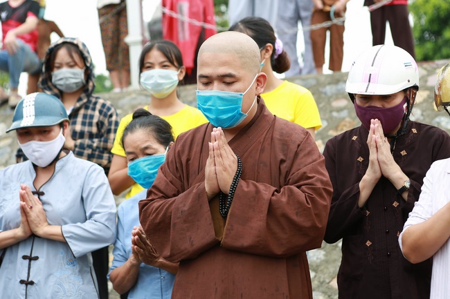 Charity of  Dong Cao pagoda