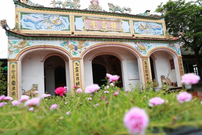Charity of  Dong Cao pagoda