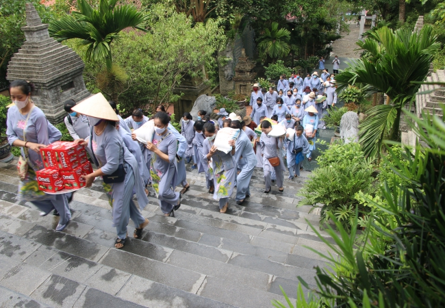 Tieu Dao Pagoda Joyfully Offering Donations to Three Rain Retreat Schools in Quang Ninh Province