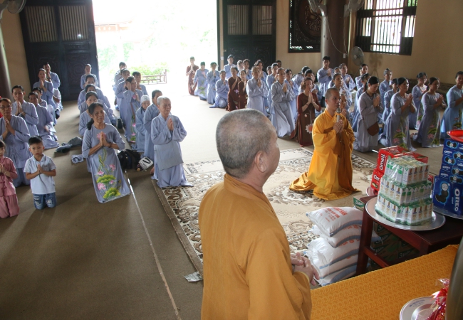 Tieu Dao Pagoda Joyfully Offering Donations to Three Rain Retreat Schools in Quang Ninh Province