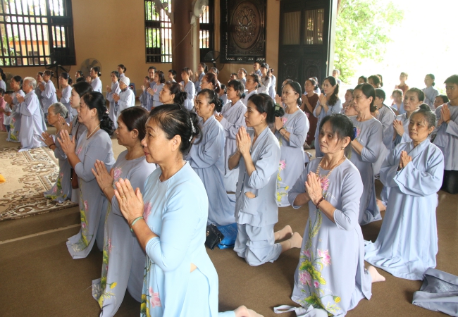 Tieu Dao Pagoda Joyfully Offering Donations to Three Rain Retreat Schools in Quang Ninh Province