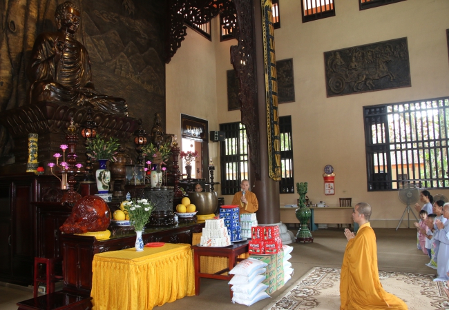 Tieu Dao Pagoda Joyfully Offering Donations to Three Rain Retreat Schools in Quang Ninh Province