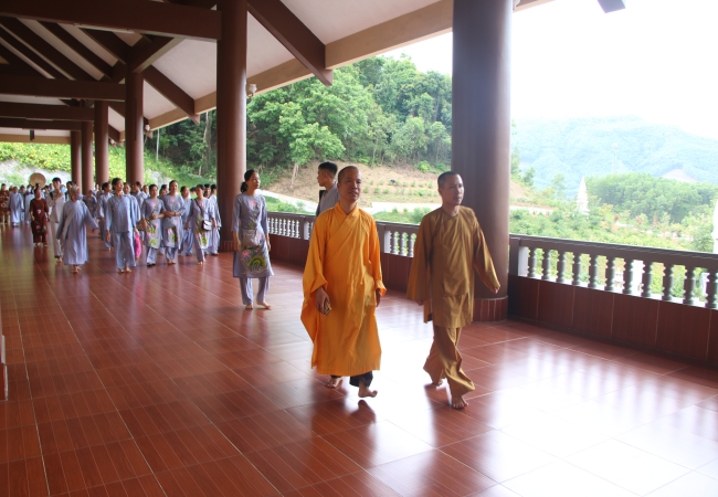 Tieu Dao Pagoda Joyfully Offering Donations to Three Rain Retreat Schools in Quang Ninh Province