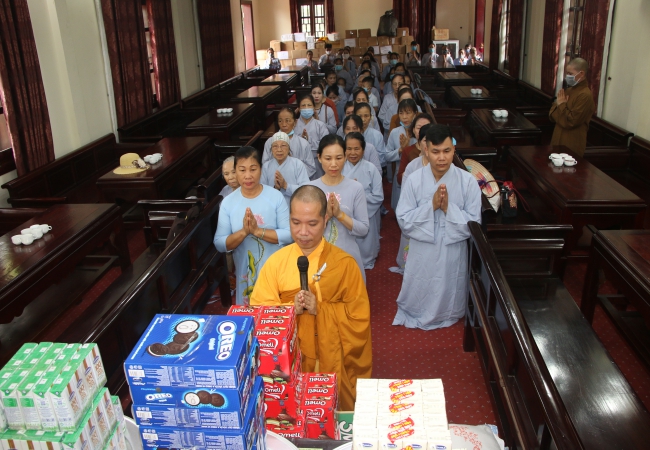 Tieu Dao Pagoda Joyfully Offering Donations to Three Rain Retreat Schools in Quang Ninh Province