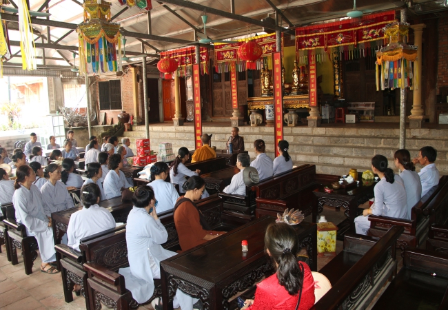 Tieu Dao Pagoda Joyfully Offering Donations to Three Rain Retreat Schools in Quang Ninh Province