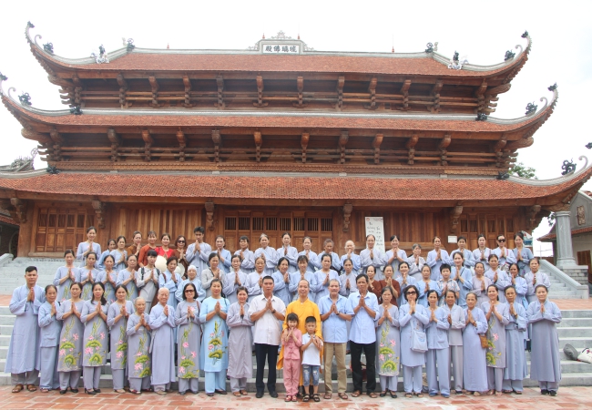 Tieu Dao Pagoda Joyfully Offering Donations to Three Rain Retreat Schools in Quang Ninh Province