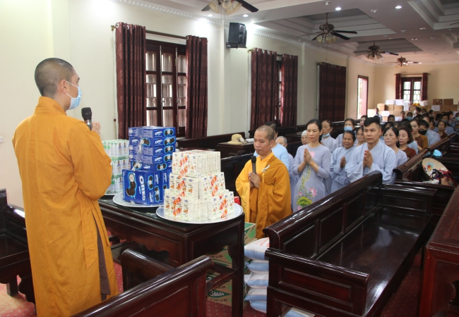 Tieu Dao Pagoda Joyfully Offering Donations to Three Rain Retreat Schools in Quang Ninh Province