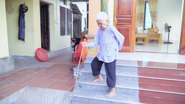 Chùa Đống Cao thăm và tặng quà cho các gia đình chính sách