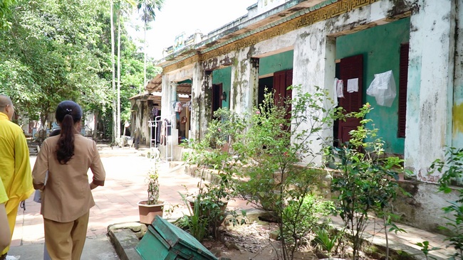 Chùa Đống Cao thăm và tặng quà cho các gia đình chính sách
